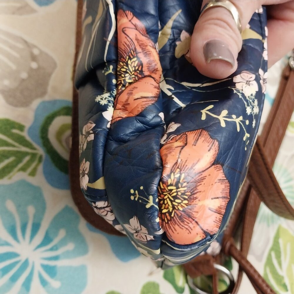 3358 Small Bueno Crossbody in Navy and Brown Print. - Picture 8 of 12